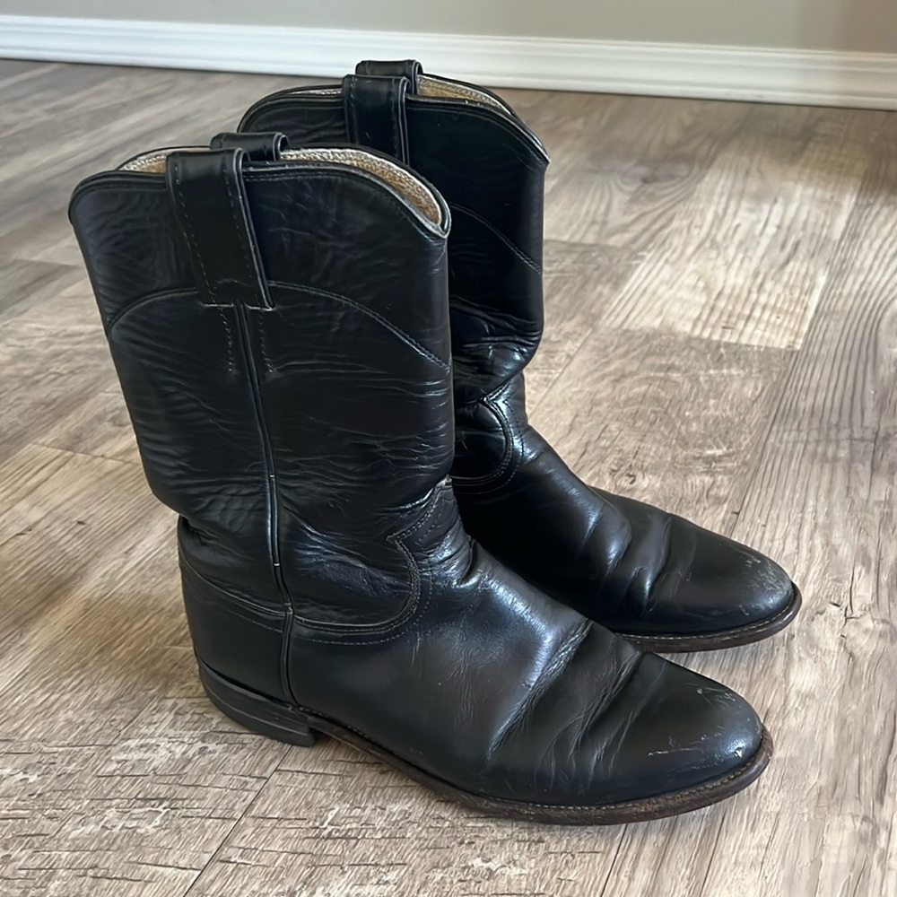 Justin Boots Cora L3703 10” Tall Women’s Roper Boot.